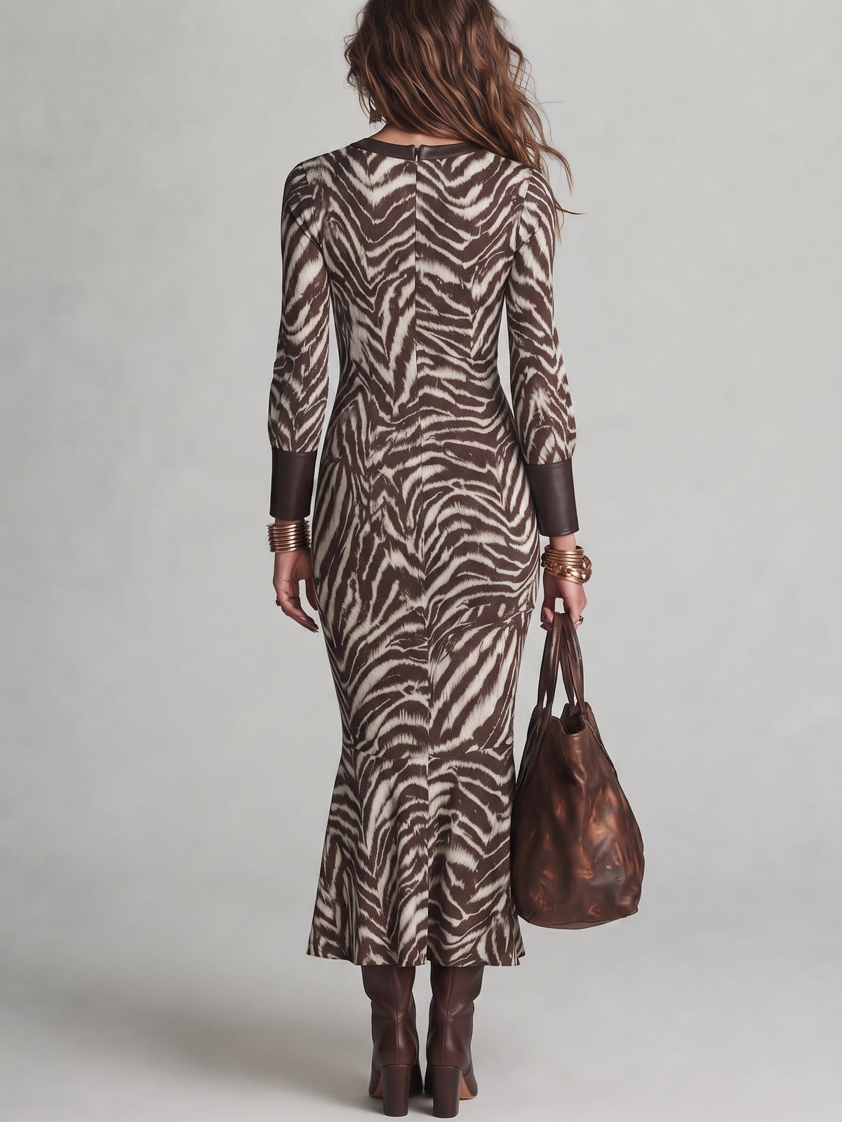 Vestido largo con estampado de cebra, escote tipo ojo de cerradura y color marrón