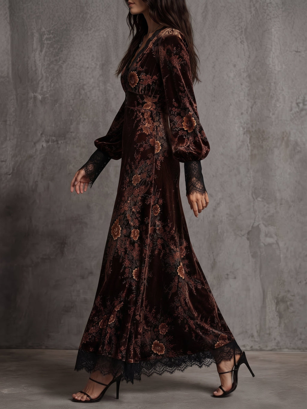 Vestido maxi de terciopelo con estampado floral, encaje y escote en V en marrón