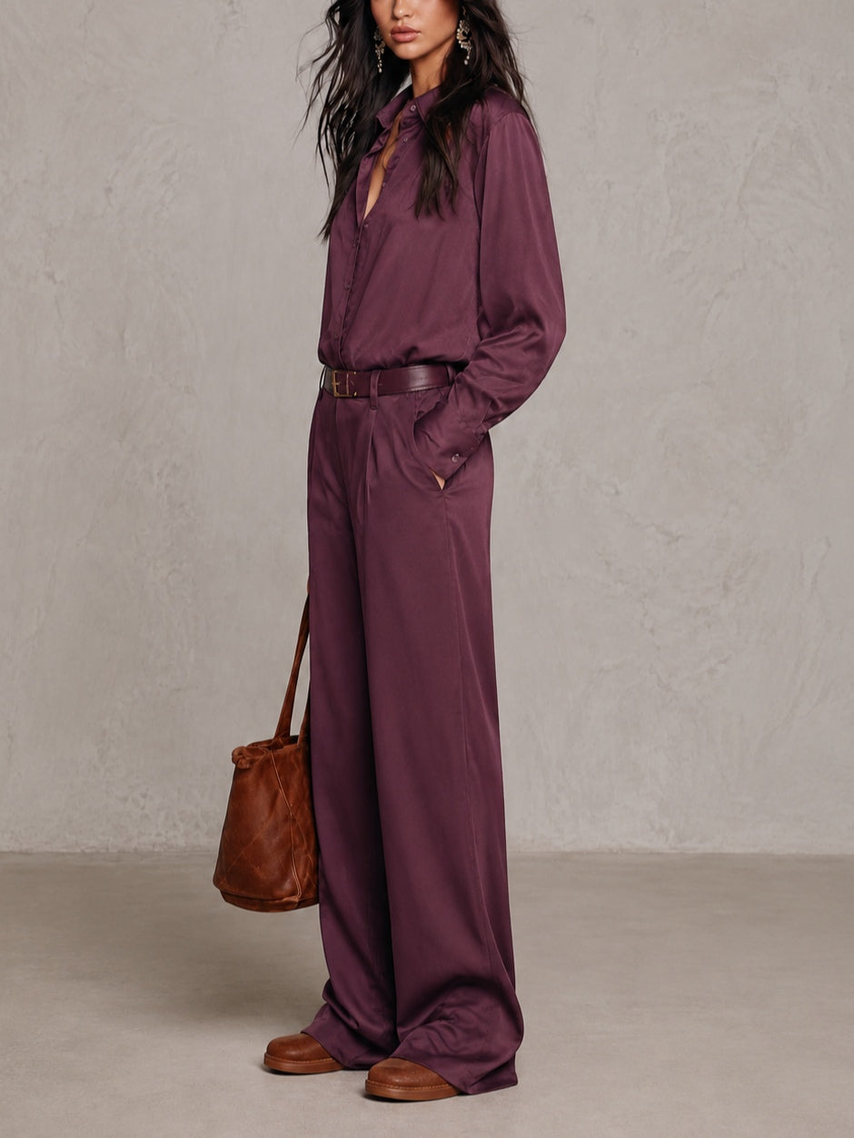 Conjunto de camisa satinada y pantalón ancho en morado ciruela (con cinturón)