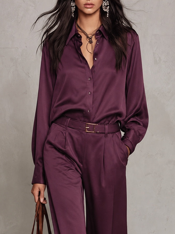 Conjunto de camisa satinada y pantalón ancho en morado ciruela (con cinturón)