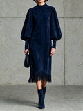 Vestido midi azul marino de ante sintético con mangas abullonadas y bajo de flecos