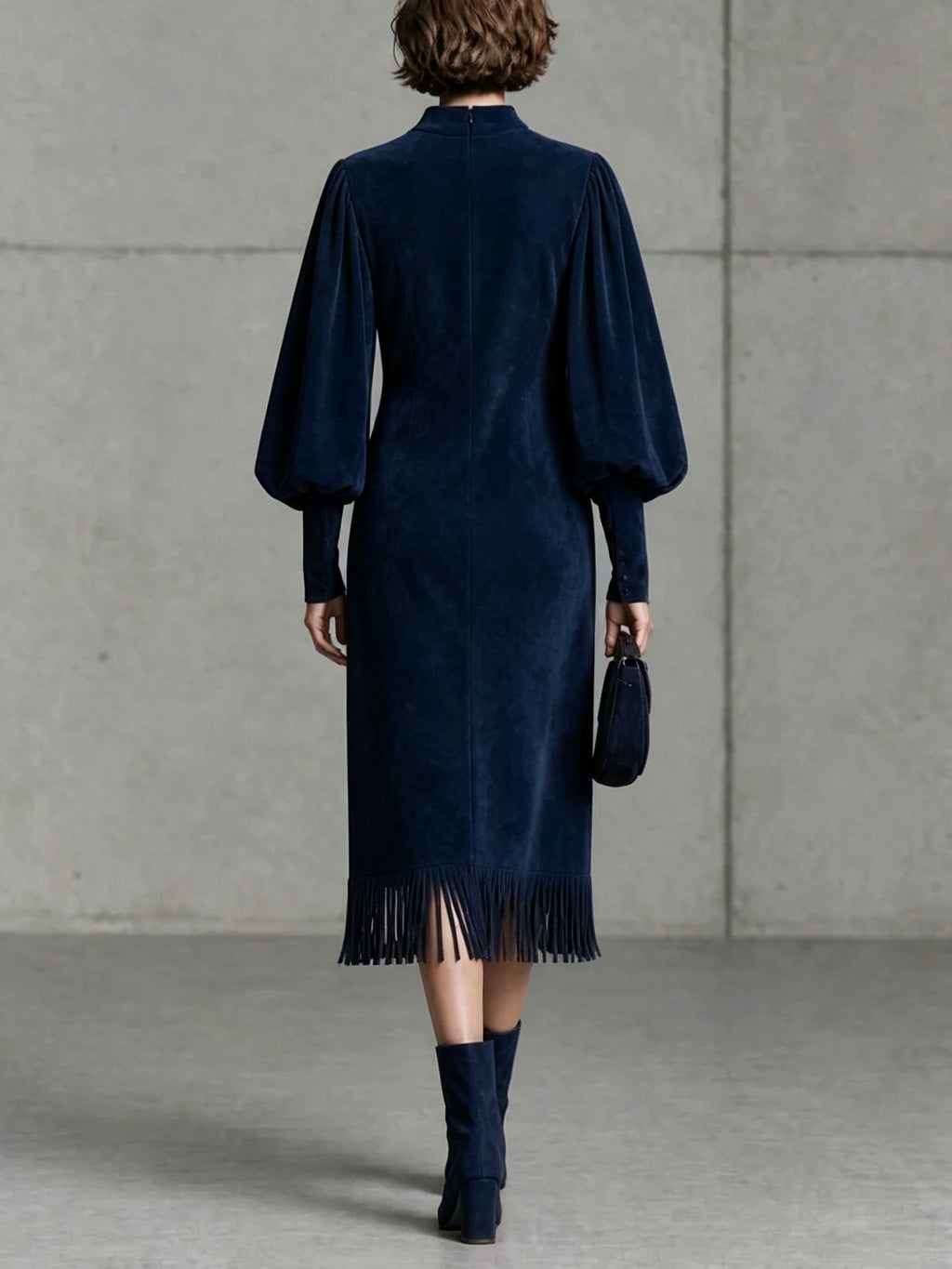 Vestido midi azul marino de ante sintético con mangas abullonadas y bajo de flecos