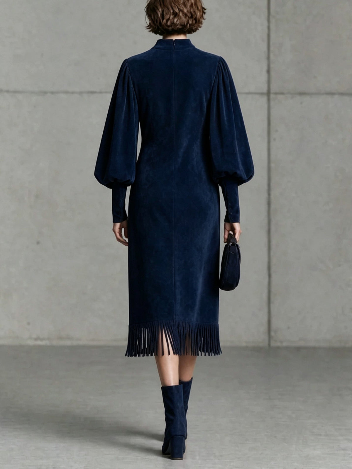 Vestido midi azul marino de ante sintético con mangas abullonadas y bajo de flecos