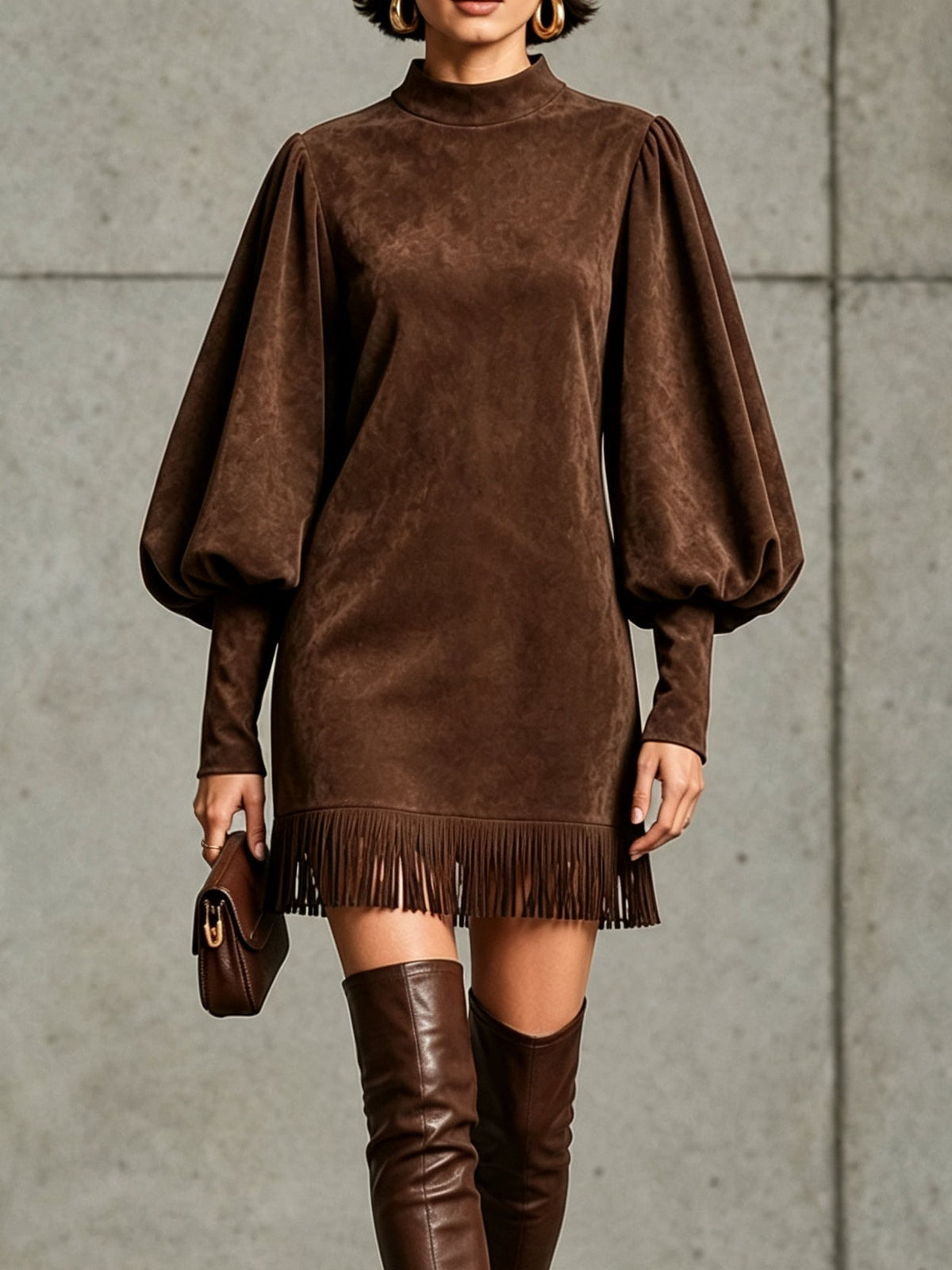 Vestido mini marrón chocolate de ante sintético con mangas abullonadas y bajo con flecos