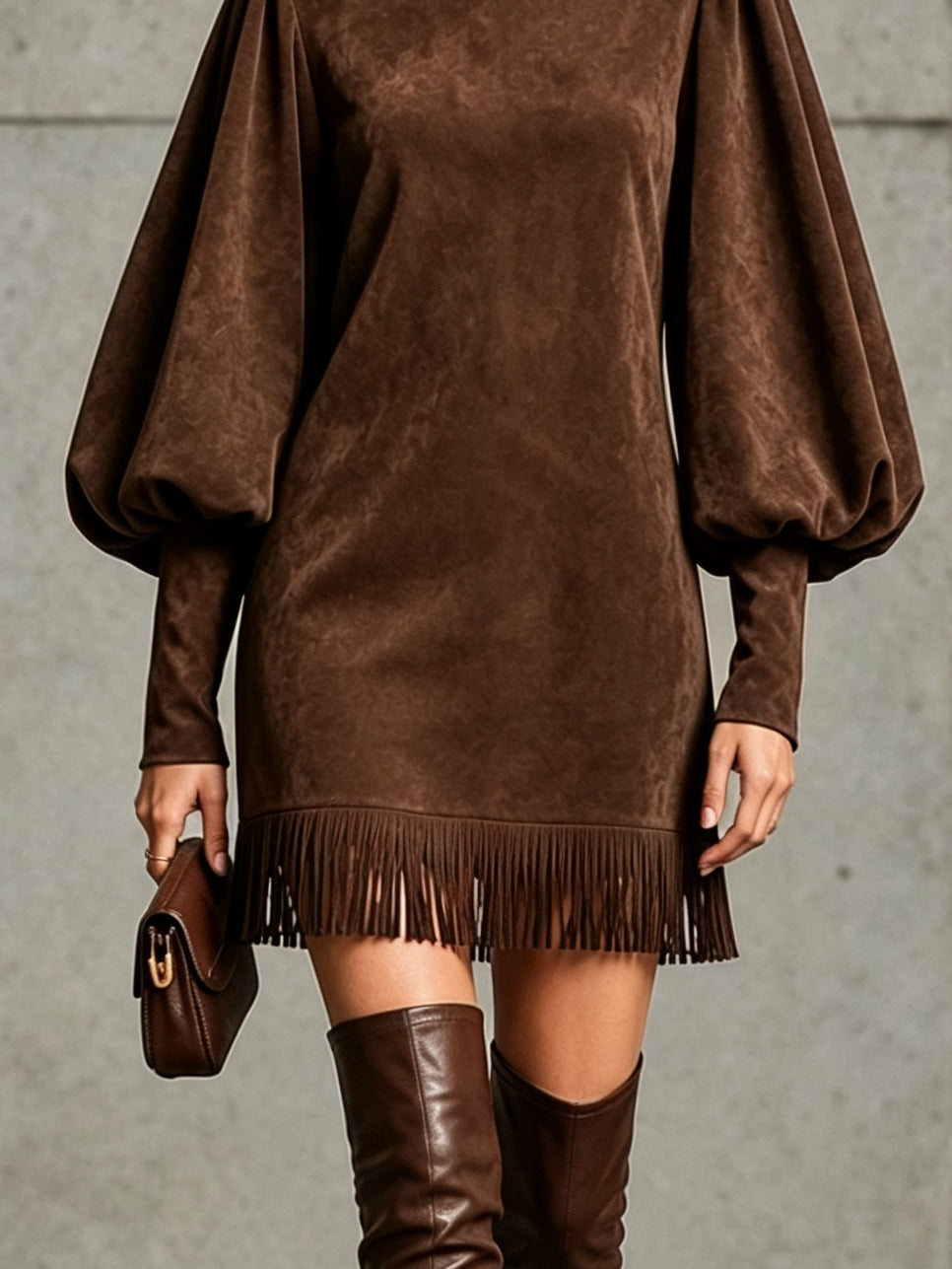 Vestido mini marrón chocolate de ante sintético con mangas abullonadas y bajo con flecos