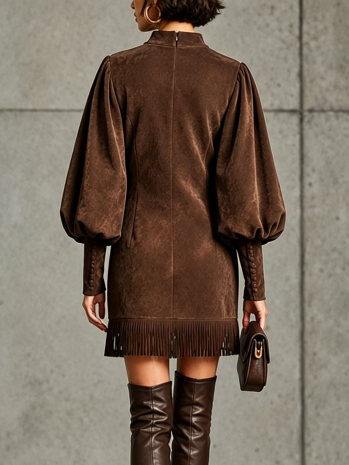 Vestido mini marrón chocolate de ante sintético con mangas abullonadas y bajo con flecos