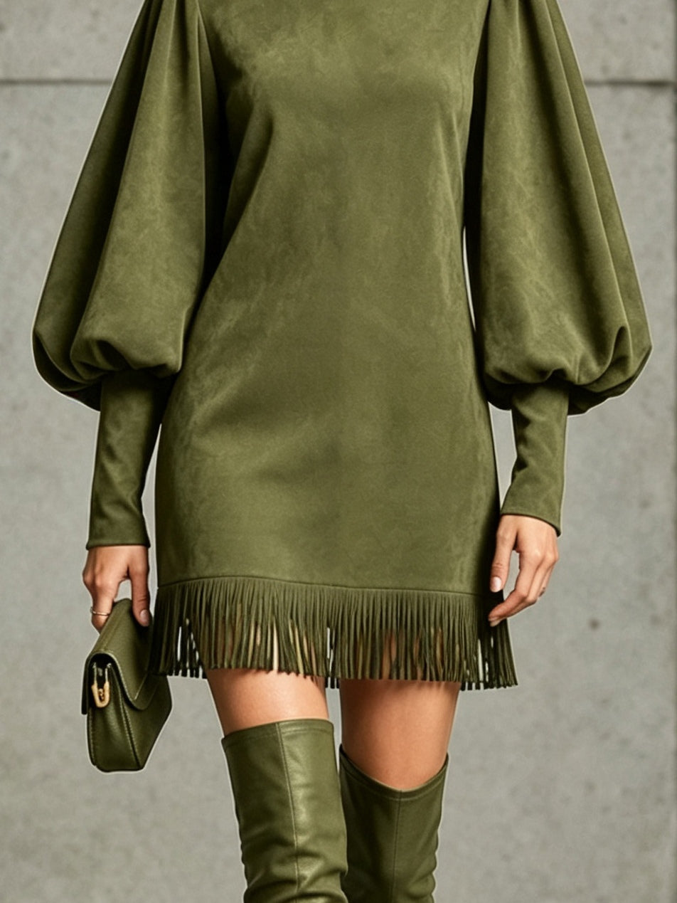 Vestido mini verde oliva de ante sintético con mangas abullonadas y bajo con flecos