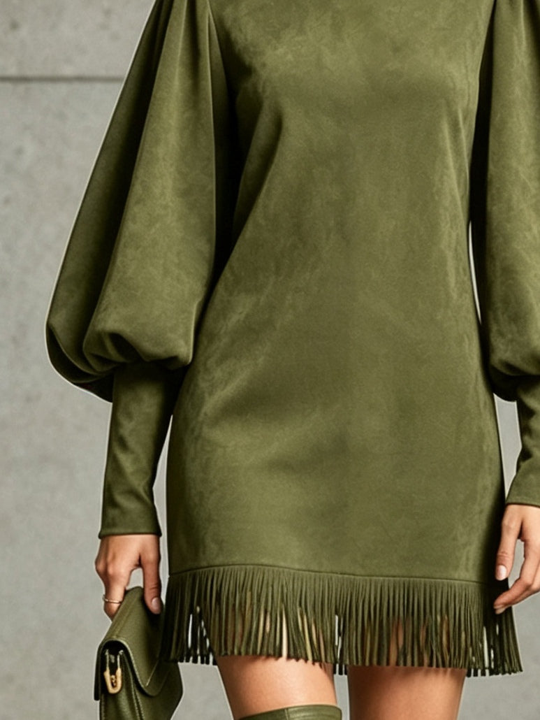 Vestido mini verde oliva de ante sintético con mangas abullonadas y bajo con flecos
