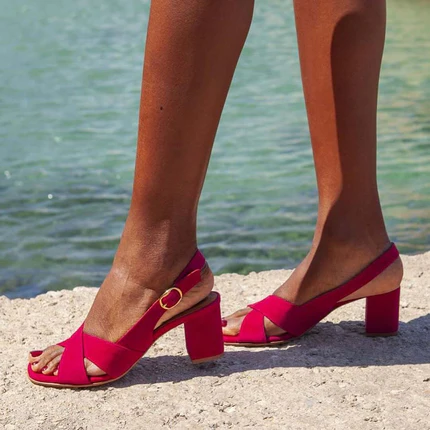 Sandalias con tacón cuadrado