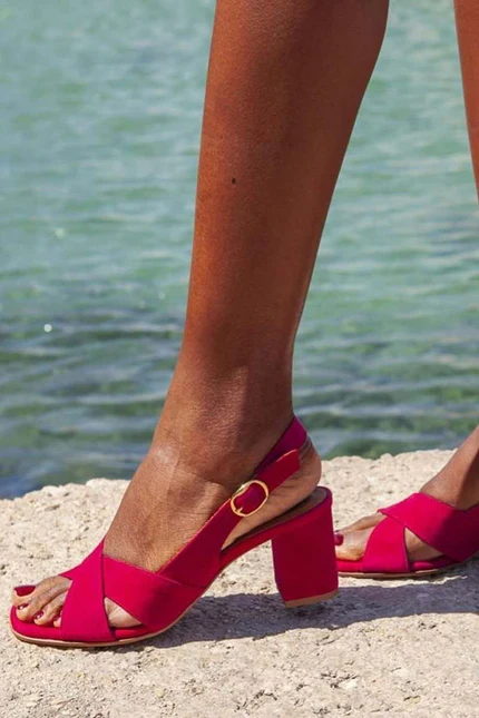 Sandalias con tacón cuadrado