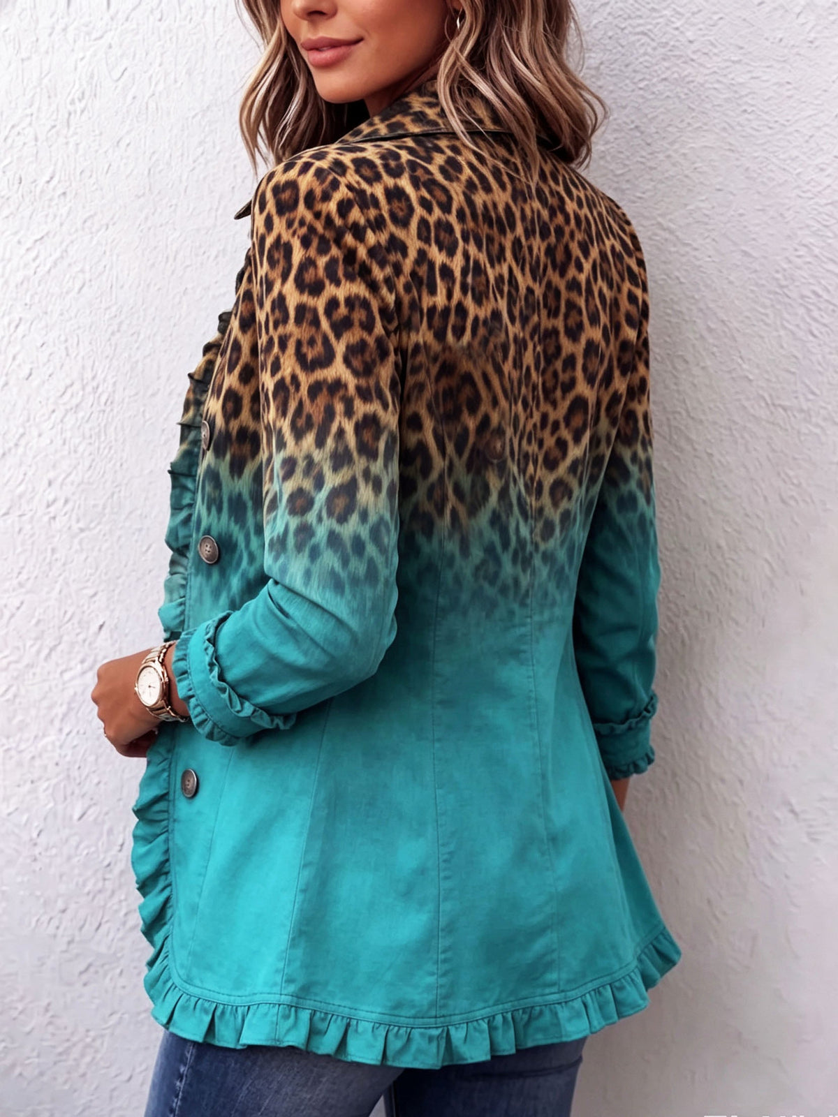 Chaqueta blazer con estampado de leopardo degradado y volantes