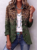 Chaqueta blazer verde con estampado de leopardo y volantes