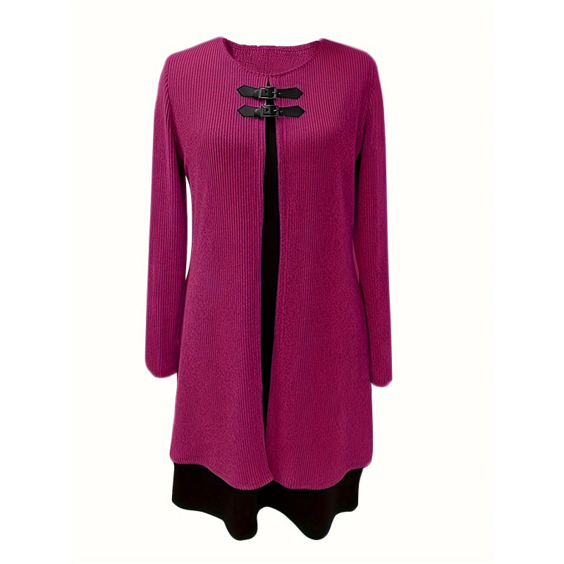 Vestido de mujer de corte evasé, hasta la rodilla, con un sutil efecto de dos piezas